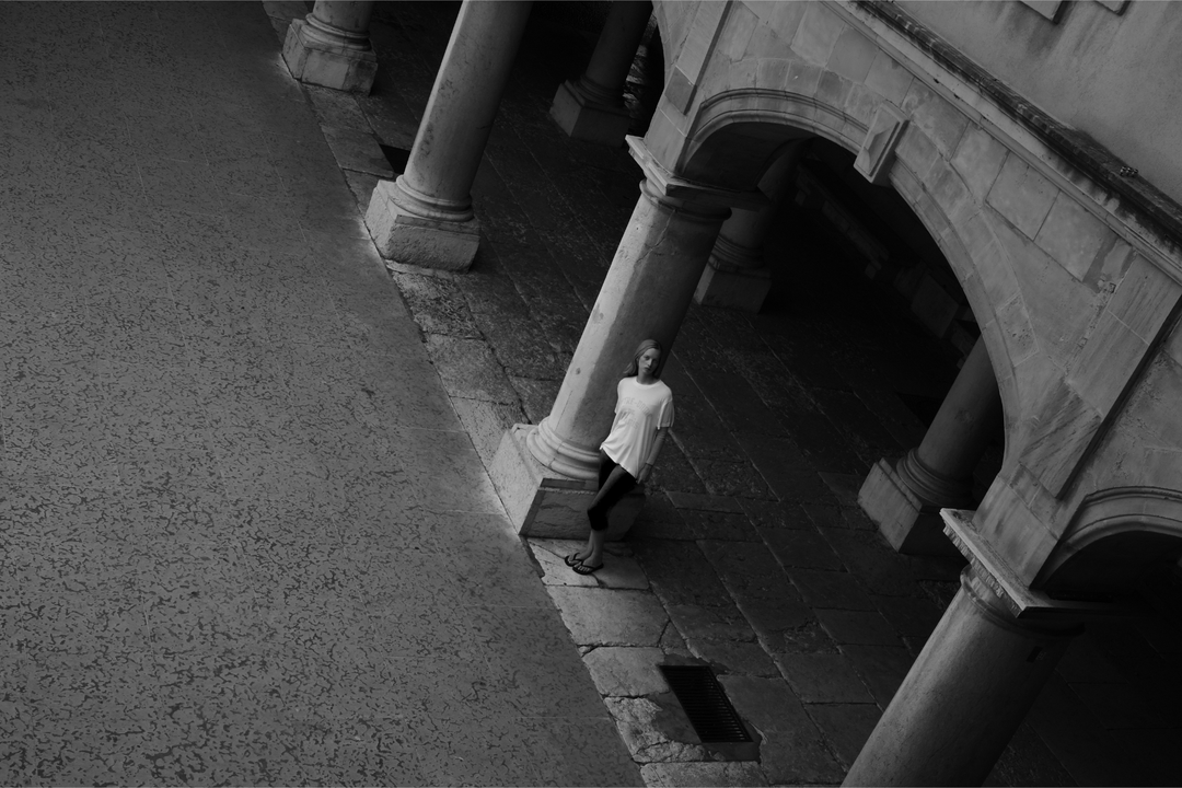 Lievre Running - Notre-Dame de Paris: Running Through the City
