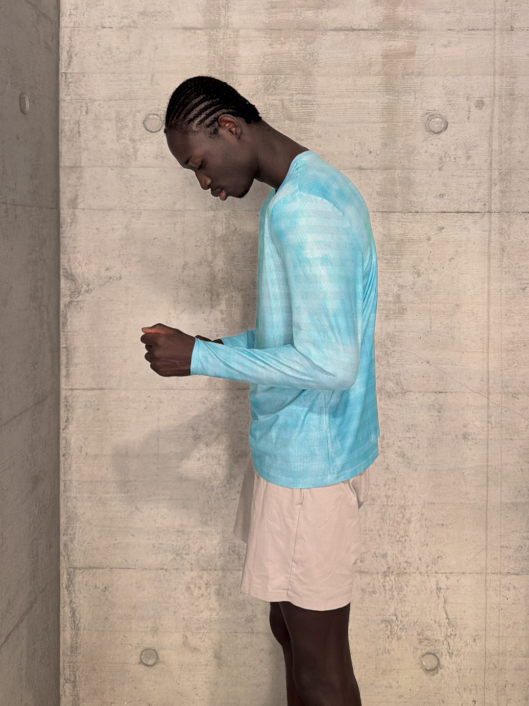 Lievre Running Sky Blue Long Sleeve, 180g breathable stretch fabric engineered for performance running, tailored performance fit with odor control.