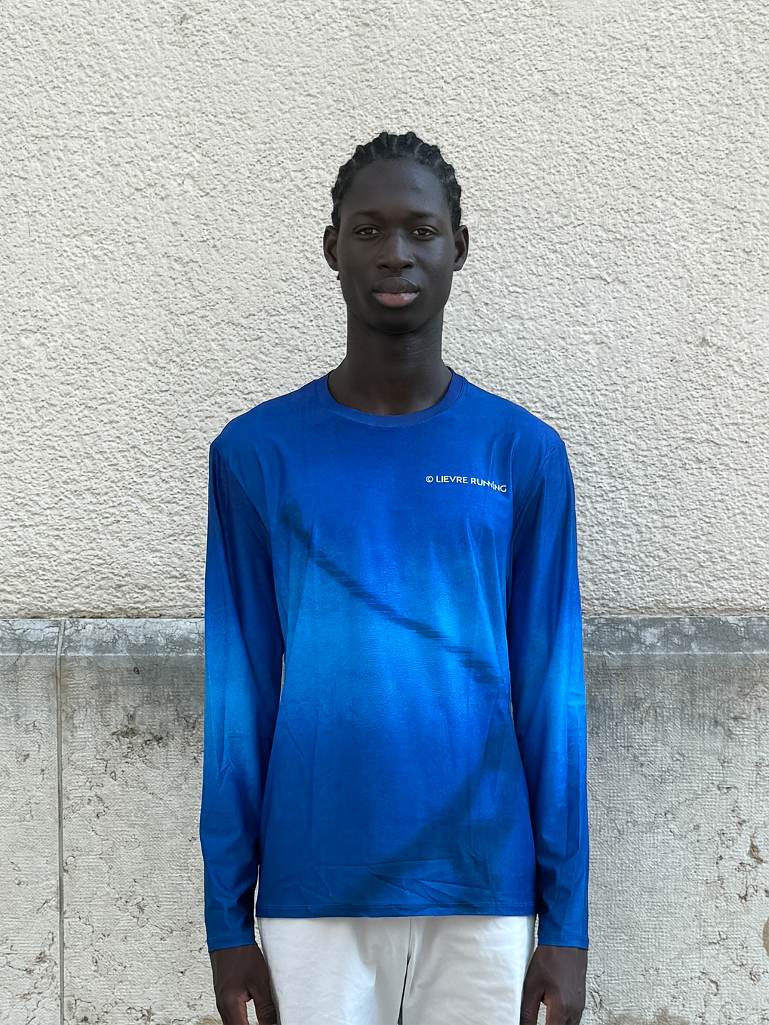 Lievre Running Lightweight Blue LS shirt in a gradient blue design with performance fit for running.