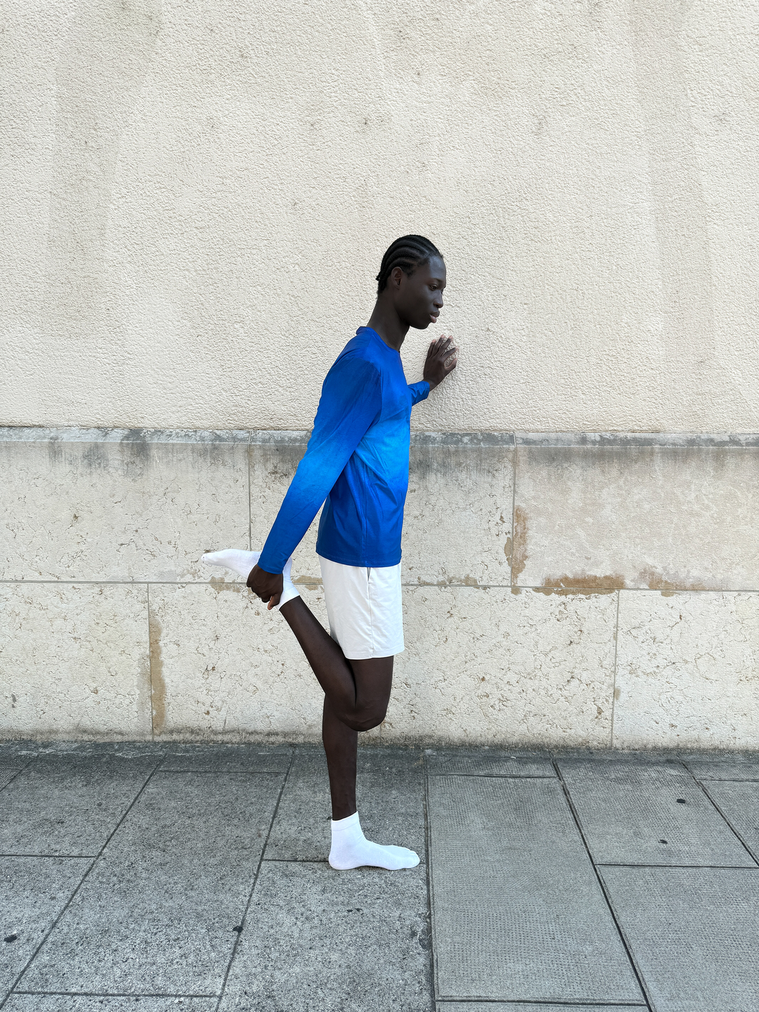 Lievre Running Lightweight Blue LS shirt in a gradient blue design with performance fit for running.