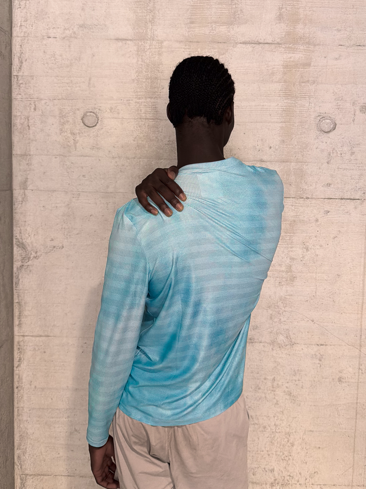 Lievre Running Sky Blue Long Sleeve, 180g breathable stretch fabric engineered for performance running, tailored performance fit with odor control.
