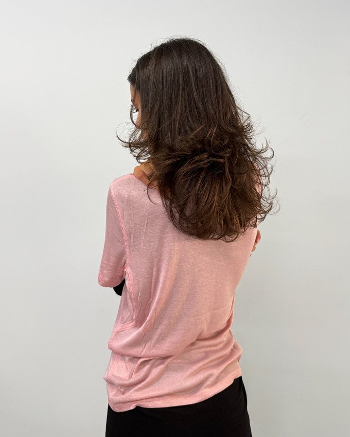 Lievre Running Lyocell Soft Pink T-shirt, sustainably sourced Lyocell fabric in a minimal silhouette designed for running and everyday movement.