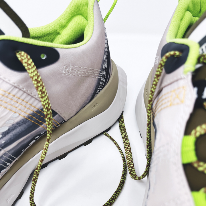 4T2 - sayonara, lonely wolf running shoes featuring a lightweight design and Vibram Zegalite outsole.