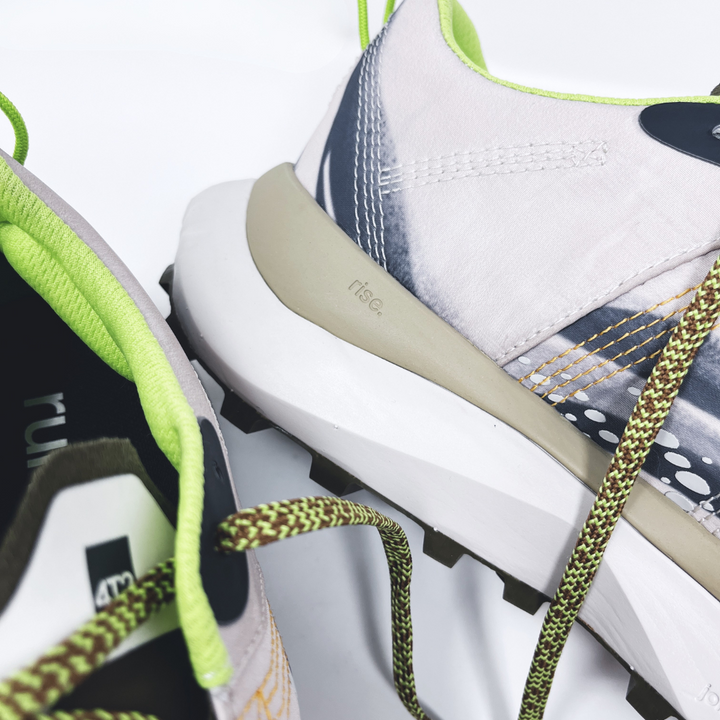 4T2 - sayonara, lonely wolf running shoes featuring a lightweight design and Vibram Zegalite outsole.