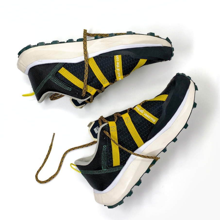 4T2 get lost running shoe in black and yellow, designed for trail running with Vibram outsole.