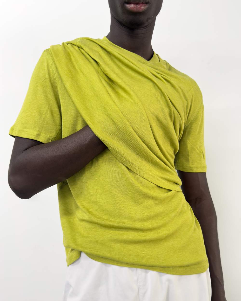 Lievre Running Lyocell Apple Green T-shirt, sustainably sourced Lyocell fabric in a minimal silhouette designed for running and everyday movement.