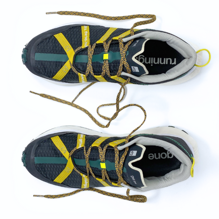 4T2 get lost running shoe in black and yellow, designed for trail running with Vibram outsole.
