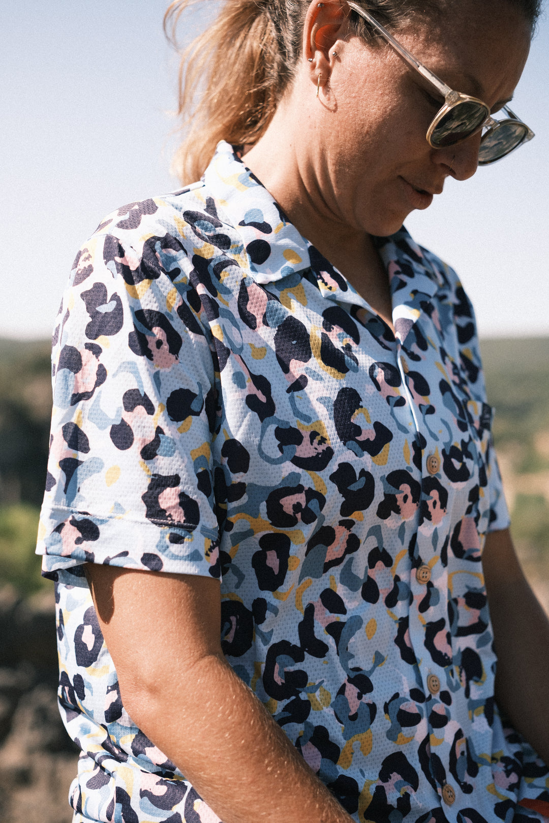 Pamera Leopard Running Shirt with technical fabric made to run and trail run