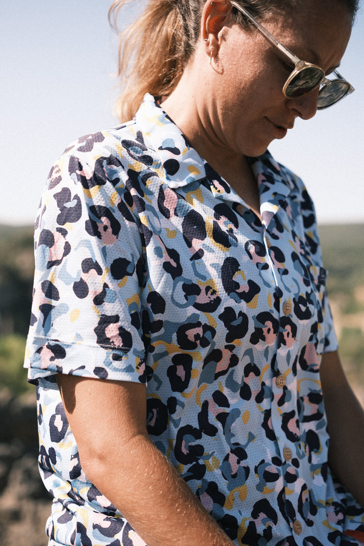 Pamera Leopard Running Shirt with technical fabric made to run and trail run