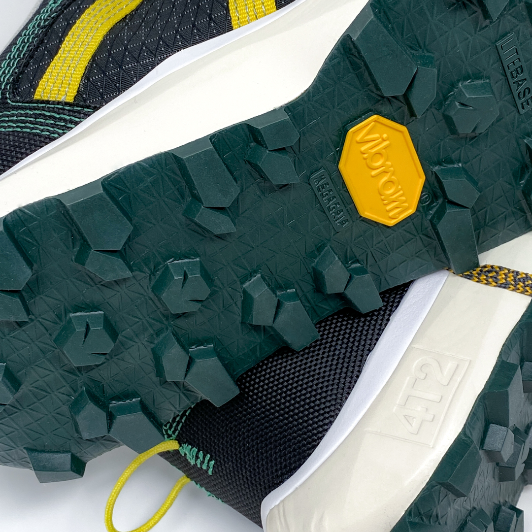 4T2 get lost running shoe in black and yellow, designed for trail running with Vibram outsole.