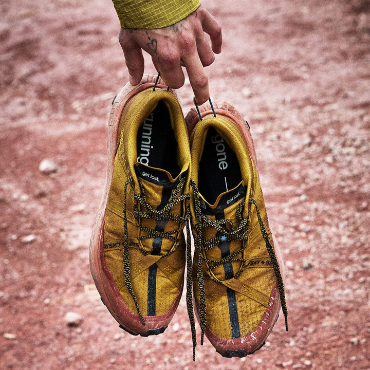 4T2 get lost saysky edition trail running shoe with vibrant colors, featuring a durable vibram outsole.