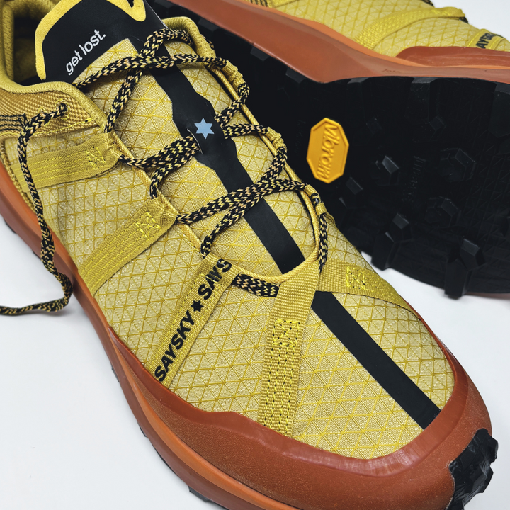 4T2 get lost saysky edition trail running shoe with vibrant colors, featuring a durable vibram outsole.