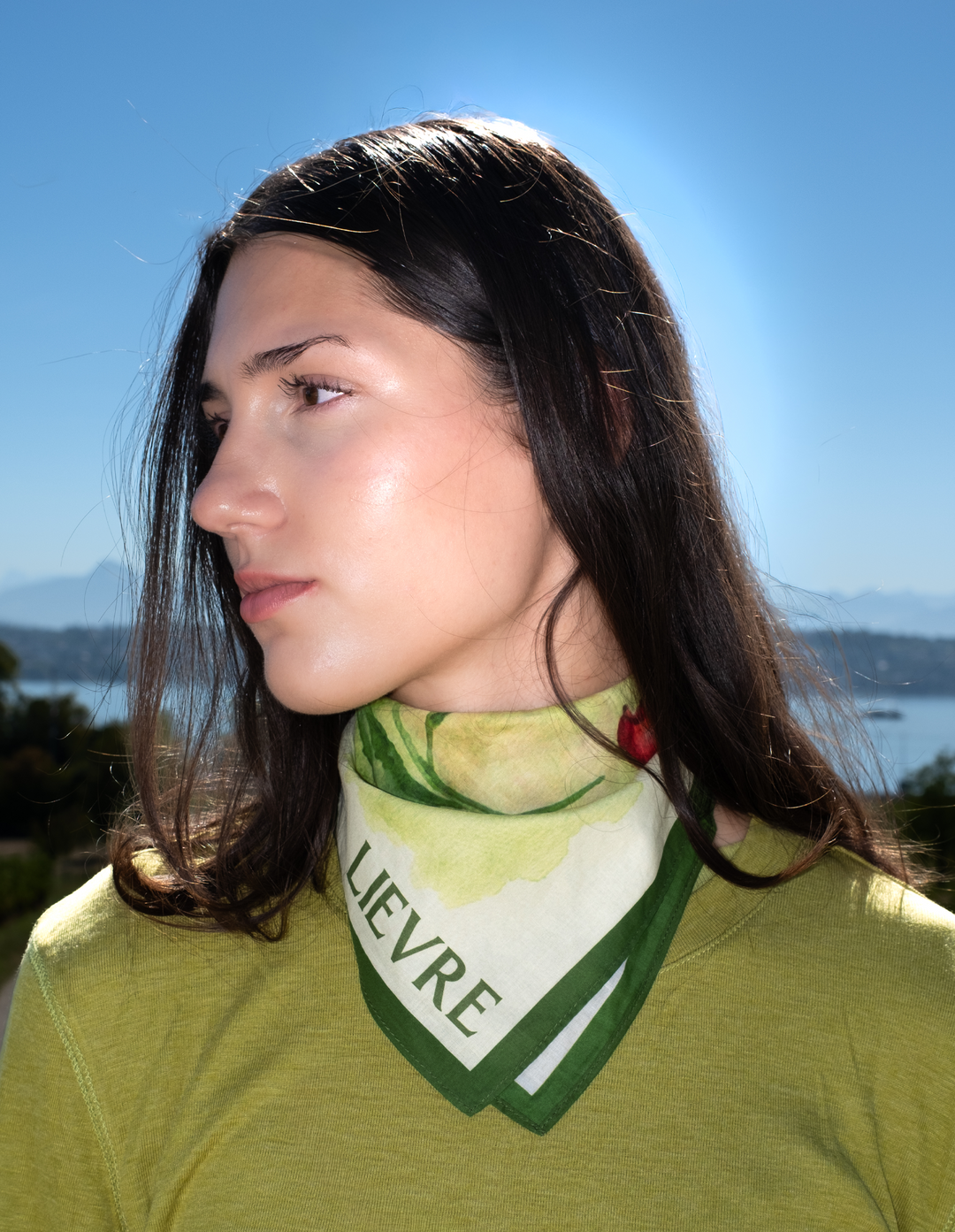 Lievre Running Le Langage des Fleurs gavroche bandana featuring a vibrant floral illustrated pattern, lightweight fabric designed for running and outdoor use.
