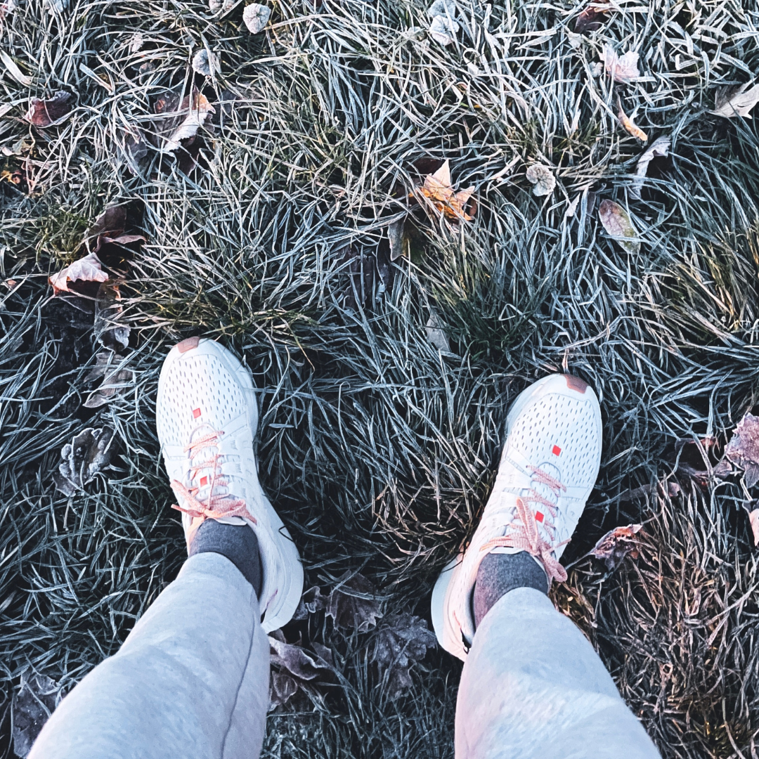 4T2 sundays vintage white running shoes with a breathable design and a comfortable fit.