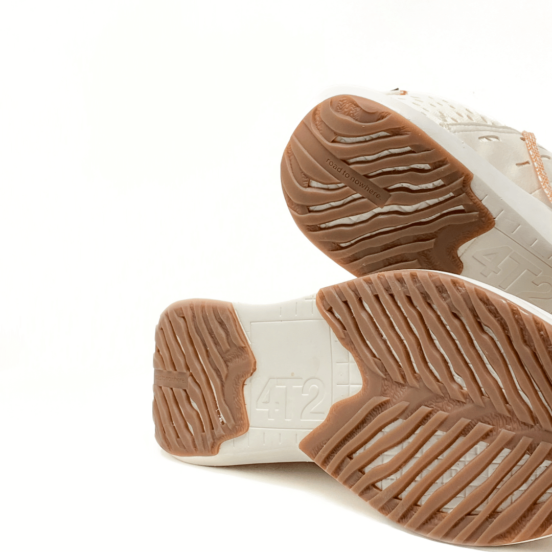 4T2 sundays vintage white running shoes with a breathable design and a comfortable fit.