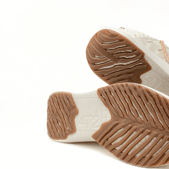 4T2 sundays vintage white running shoes with a breathable design and a comfortable fit.