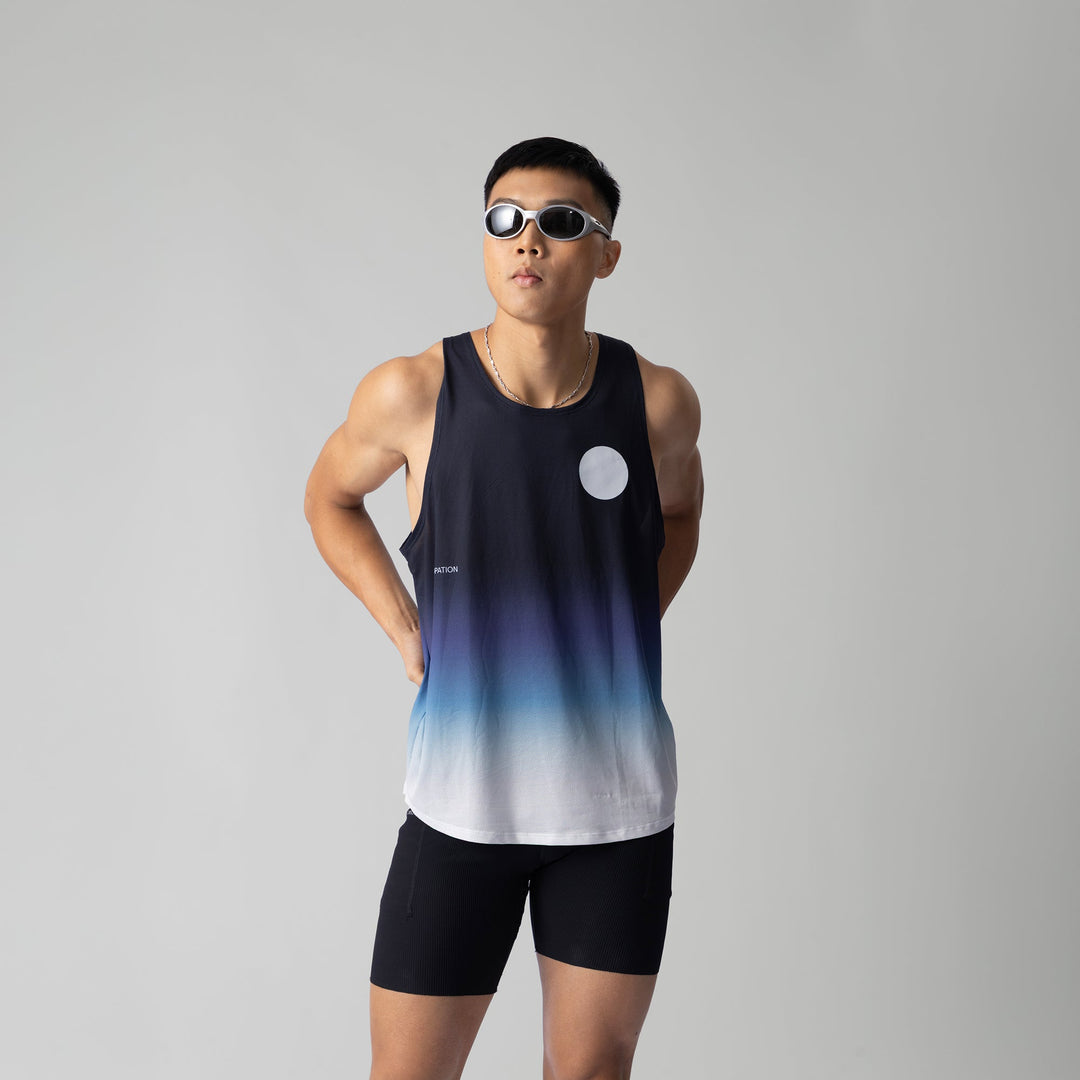 Participation Cold Gradient Singlet in a stylish gradient from black to blue and white, perfect for activewear.