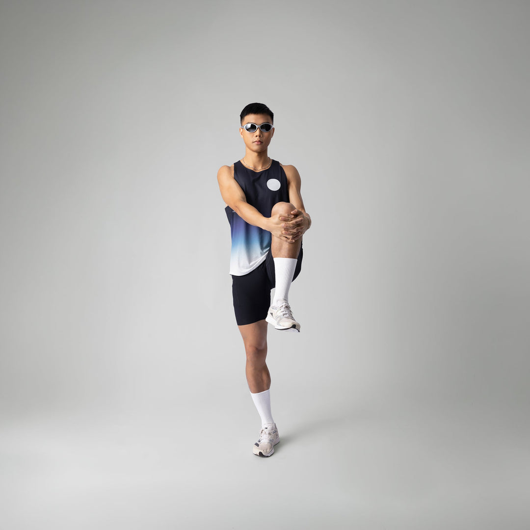 Participation Cold Gradient Singlet in a stylish gradient from black to blue and white, perfect for activewear.