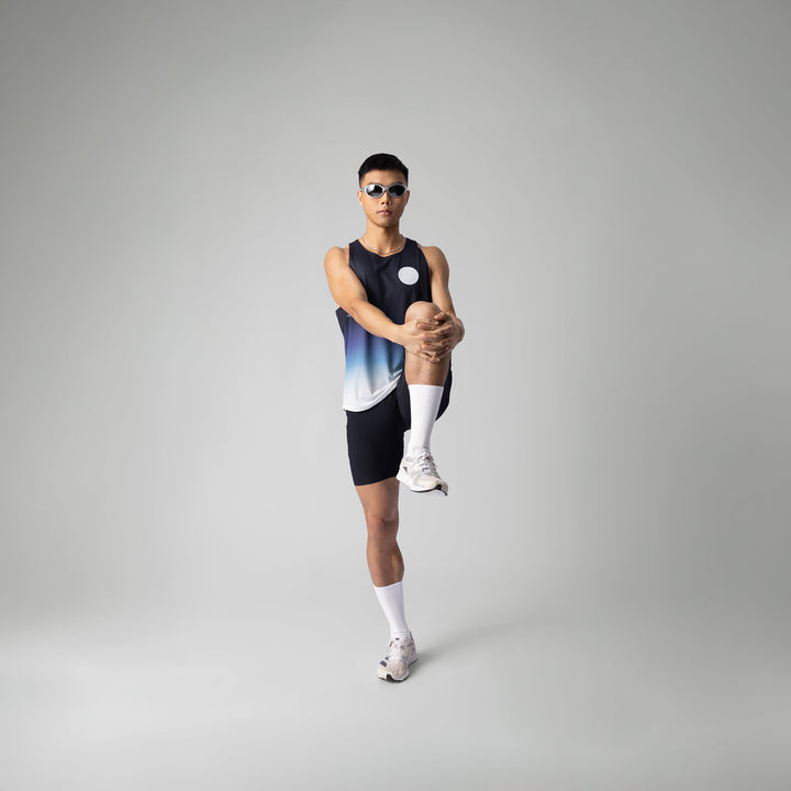Participation Cold Gradient Singlet in a stylish gradient from black to blue and white, perfect for activewear.