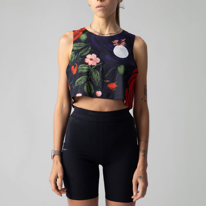 Front view of the Participation Embroidery Floral Crop Singlet, featuring a floral design and breathable fabric.