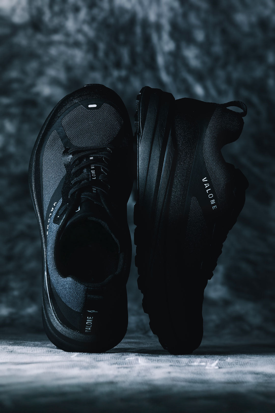Detail of the black Valone Rave Arnev, technical trail running shoe made in Europe