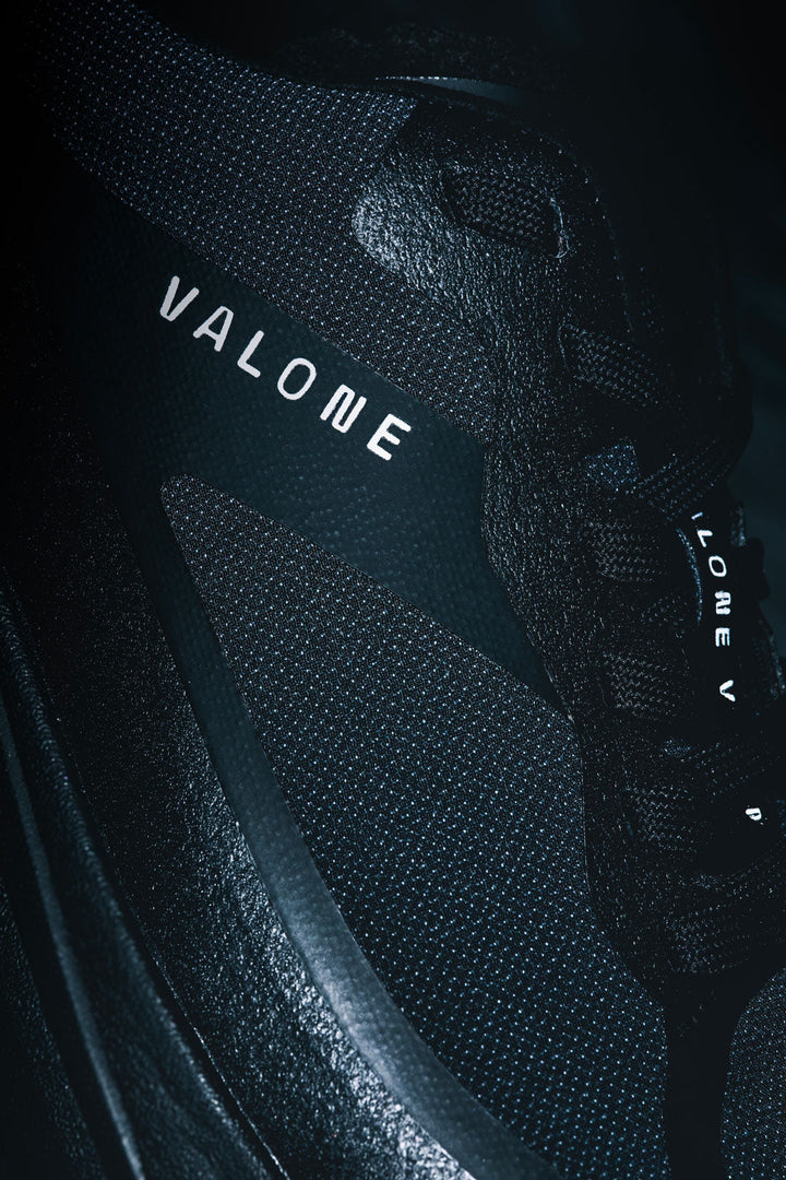 Valone Rave Arnev, repairable black trail running shoe for medium and long distances
