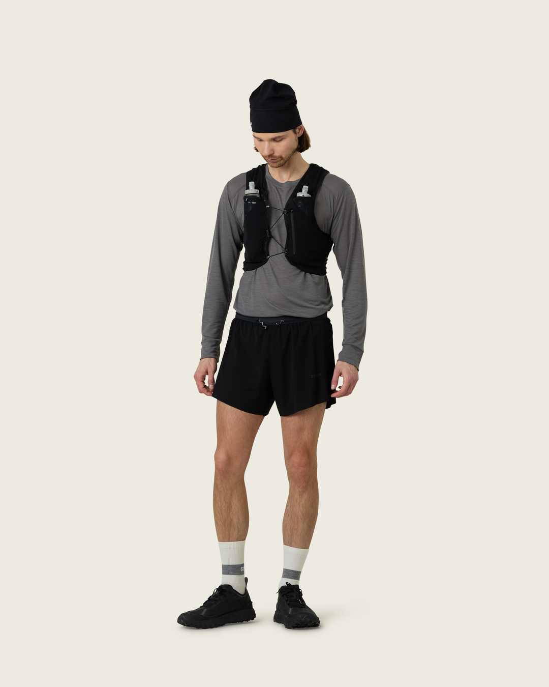 Men’s 4-inch Cordura® trail running shorts in Black from Sysum, ultra-light stretch fabric and pocket system visible, photographed in a neutral studio setting.