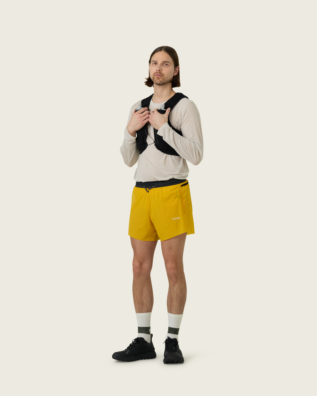 Men’s 4-inch Cordura® trail running shorts in Sap from Sysum, ultra-light stretch fabric and pocket system visible, photographed in a neutral studio setting.