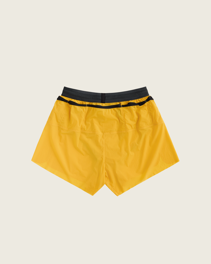 Men’s 4-inch Cordura® trail running shorts in Sap from Sysum, ultra-light stretch fabric and pocket system visible, photographed in a neutral studio setting.