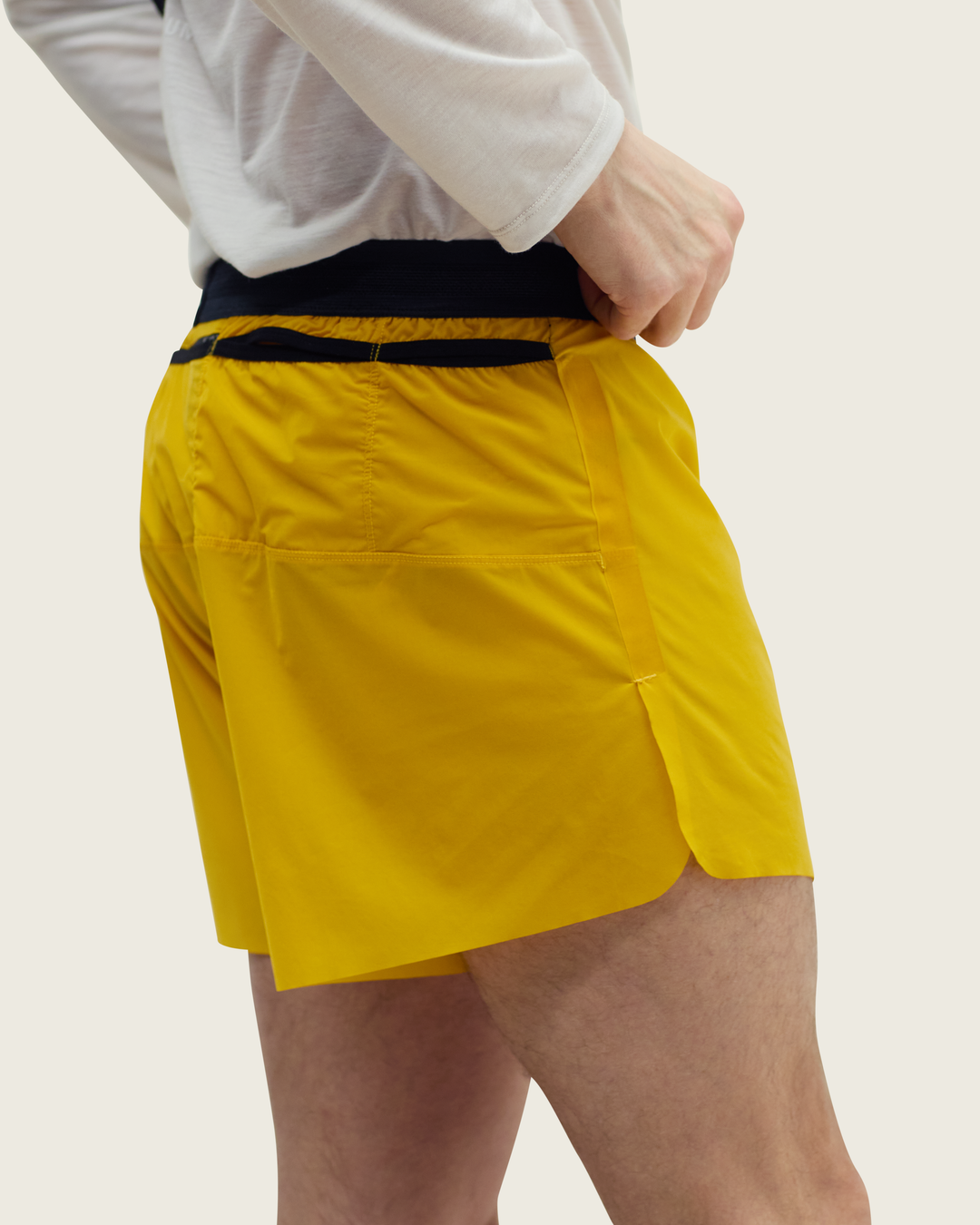 Men’s 4-inch Cordura® trail running shorts in Sap from Sysum, ultra-light stretch fabric and pocket system visible, photographed in a neutral studio setting.
