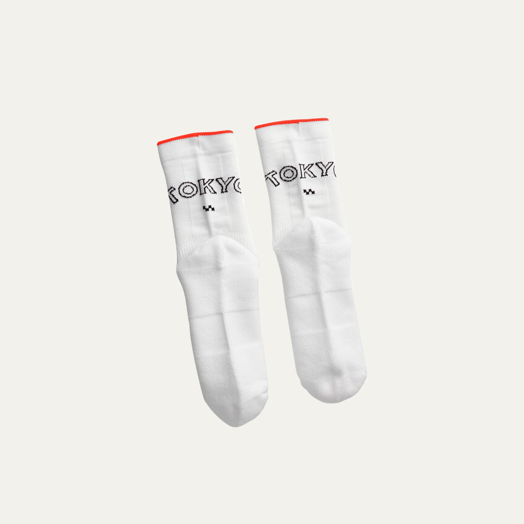 Participation Tokyo running socks, breathable white mesh, red trim, “TOKYO” text with red foot branding.