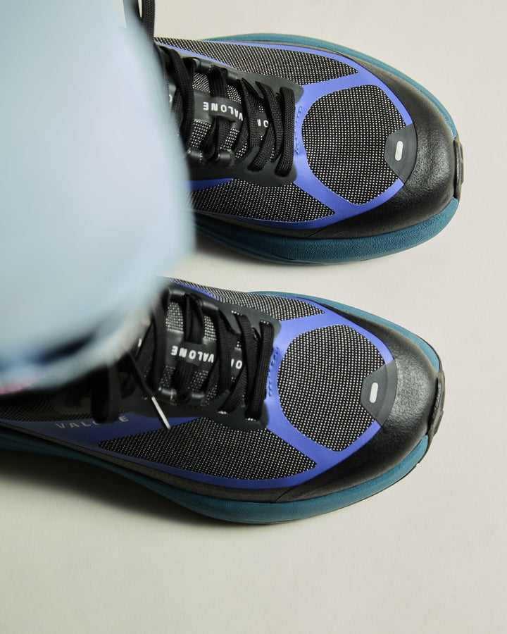 Detail of the Valone Rave Ampelite, lightweight trail shoe with blue sole and durable upper