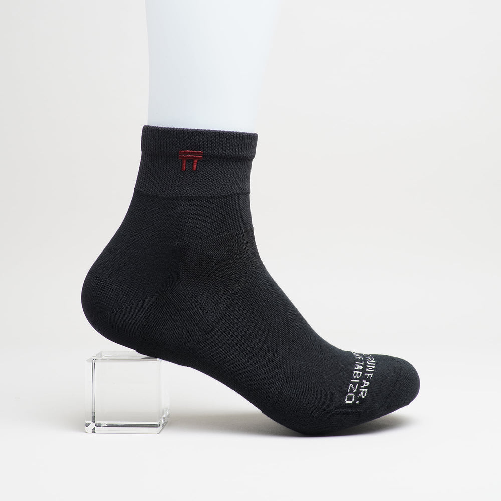 Tabisuke Tabizo T2 Trail Socks Short in black with short cuff and knit logo details