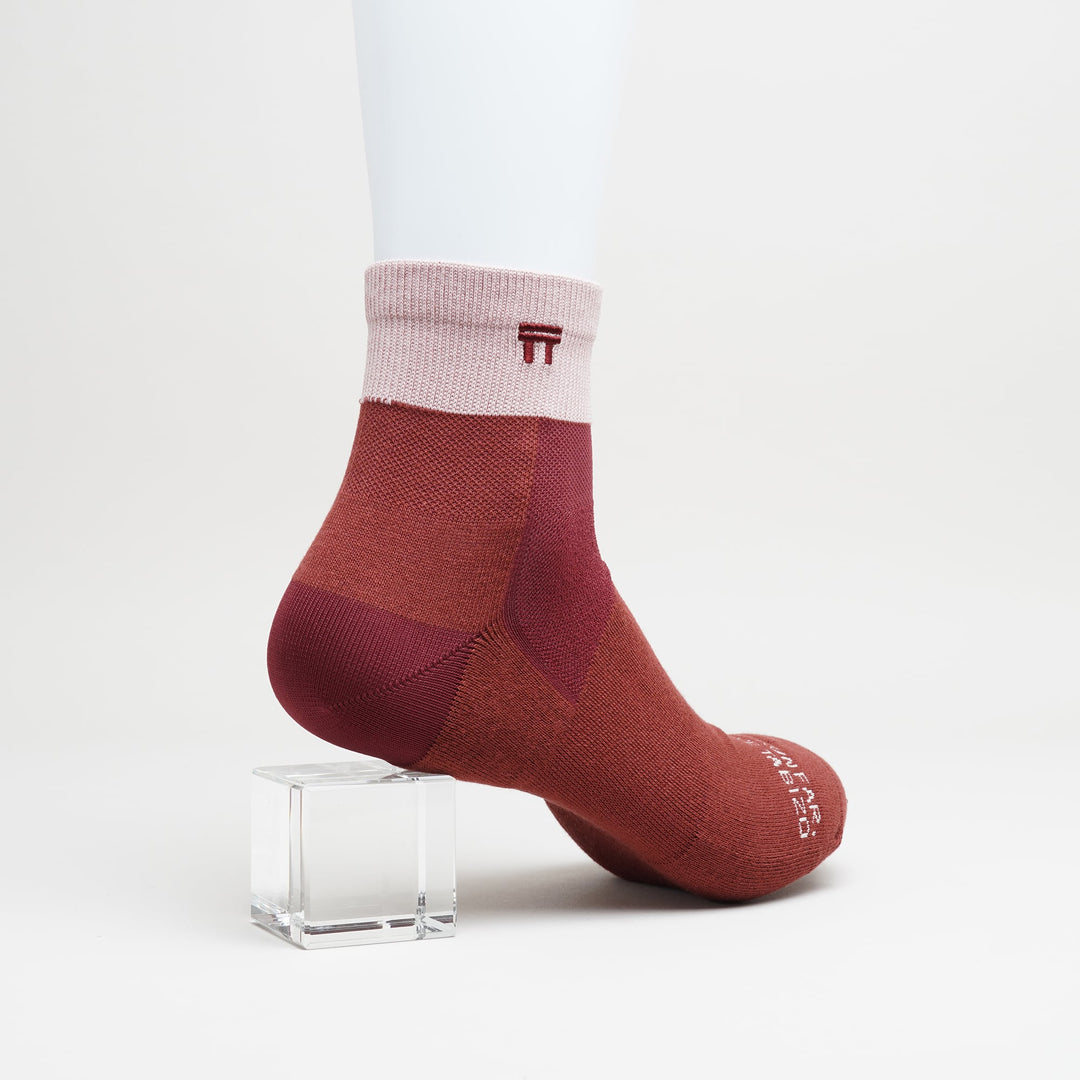 Tabisuke Tabizo T2 Trail Socks Short in old rose with short cuff and knit logo details