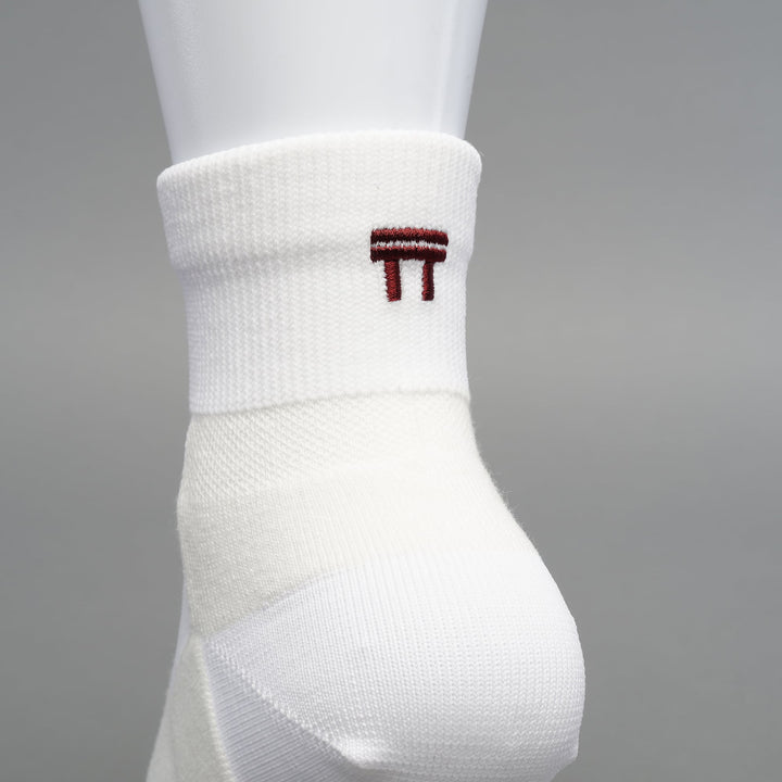 Tabisuke Tabizo T2 Trail Socks Short in white with short cuff and knit logo details