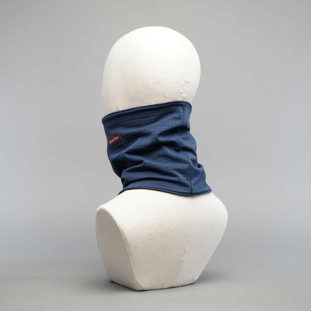 Tabisuke Tabizo T2 winter running neck gaiter in navy, dual-layer technical fabric with close-fitting design for cold-weather running