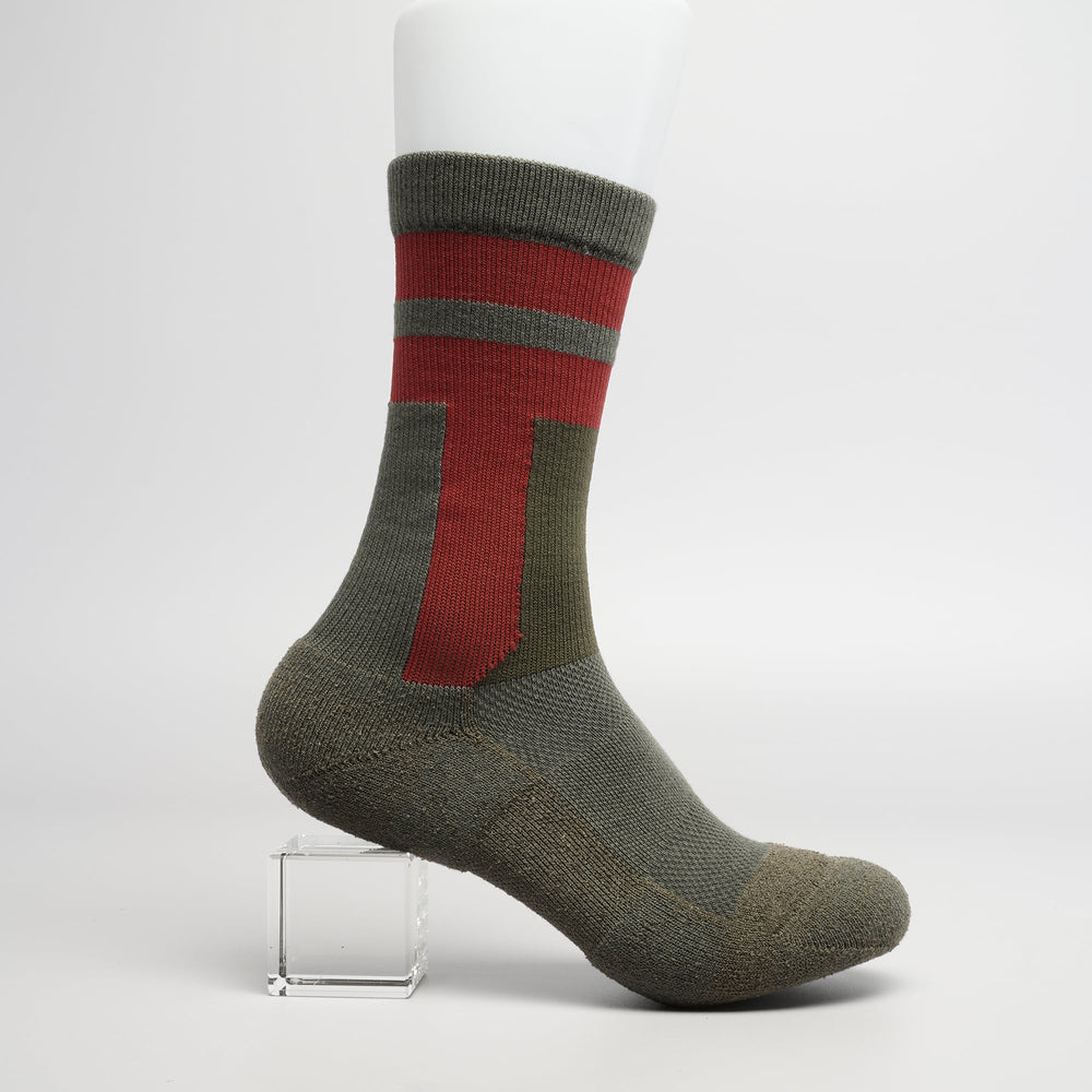 Khaki crew-length T2 Ultra Socks by Tabisuke Tabizo, designed with Dralon Cotton, targeted compression, and reinforced zones for long-distance trail running.