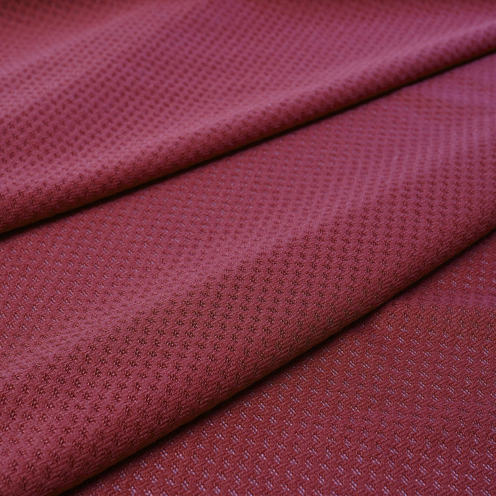 T2 Running Wind Shell Vest in bordeaux with windproof front and breathable mesh back