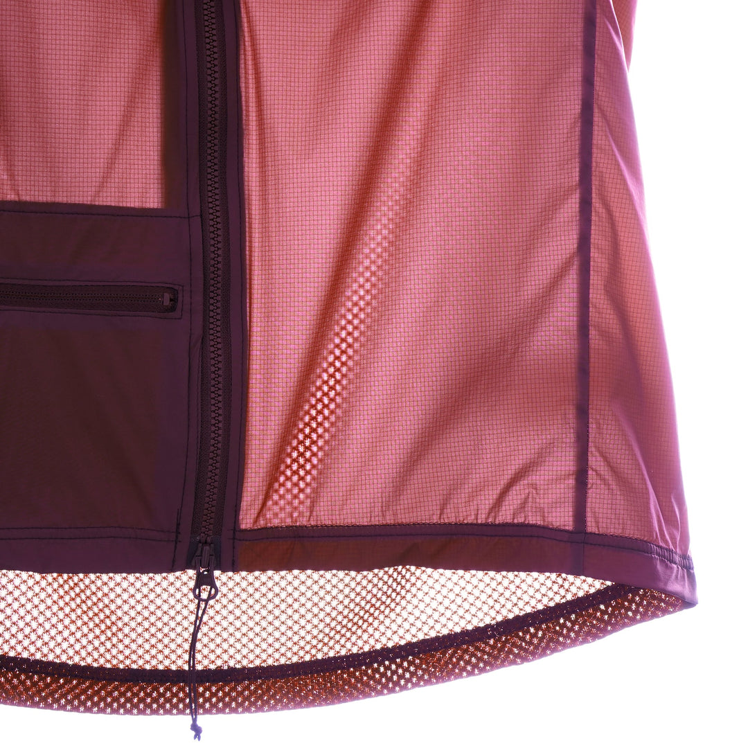 T2 Running Wind Shell Vest in bordeaux with windproof front and breathable mesh back