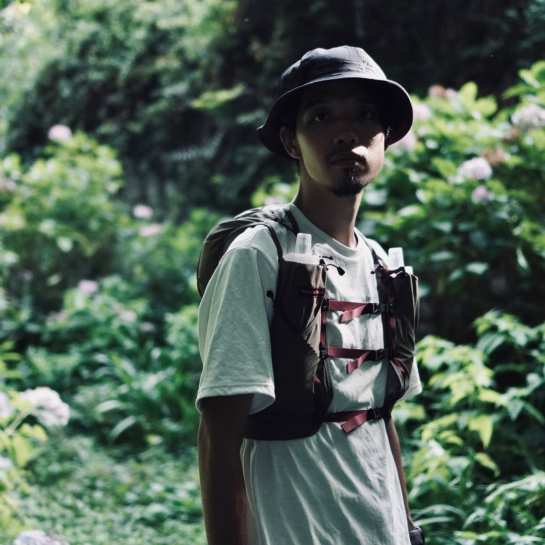 Tabisuke Tabizo T2 - Ultra 10 in Khaki worn by a runner
