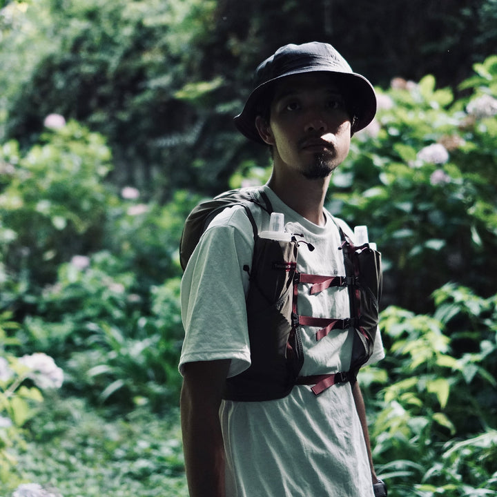 Tabisuke Tabizo T2 - Ultra 10 in Khaki worn by a runner