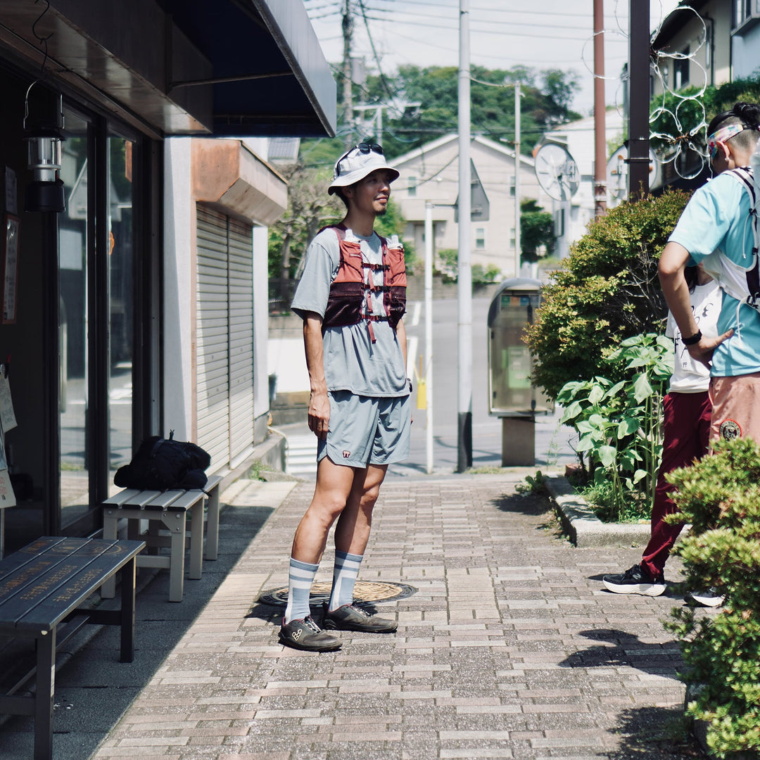Tabisuke Tabizo T2 - Ultra 5 in Bordeaux worn by a runner