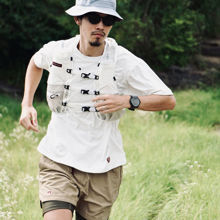 Tabisuke Tabizo T2 - Ultra 5 in White worn by a runner