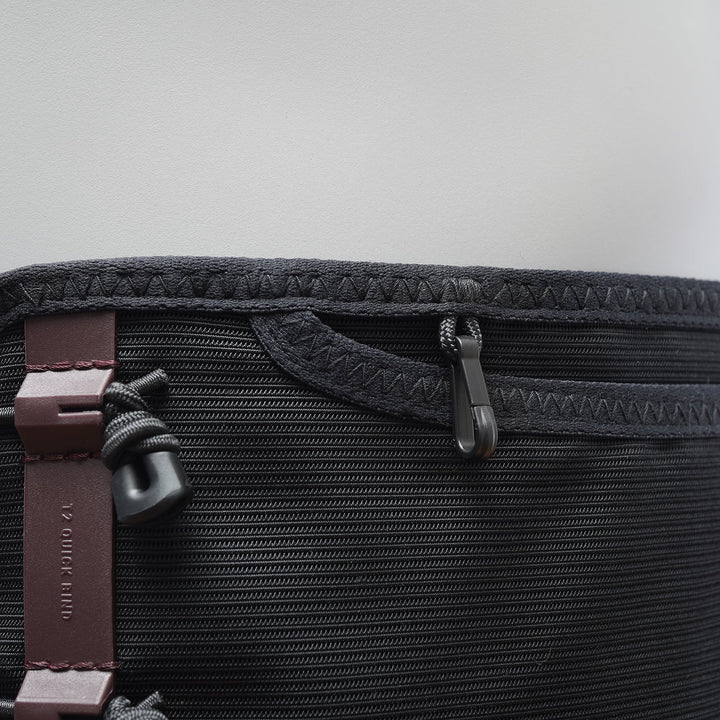 T2 - Ultra Belt in black color designed for trail running with adjustable tension system.